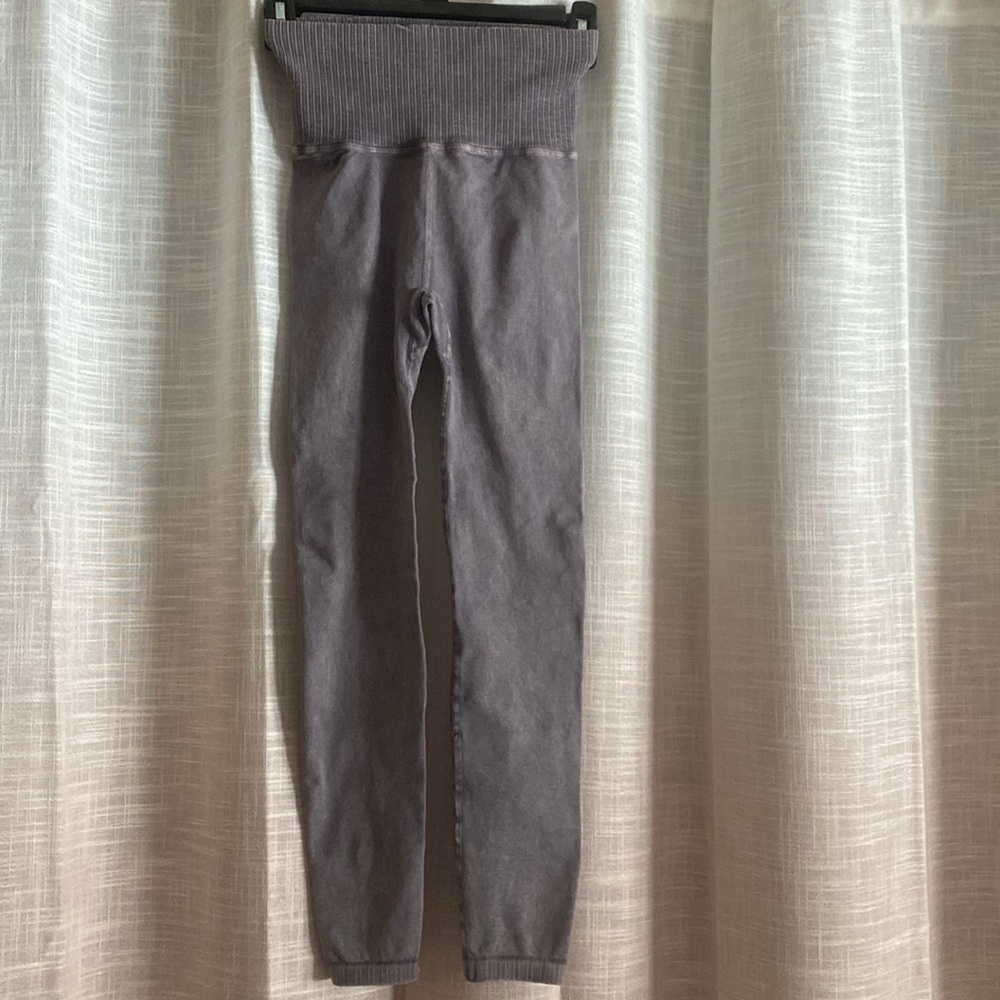 Free people movement leggings size xs.